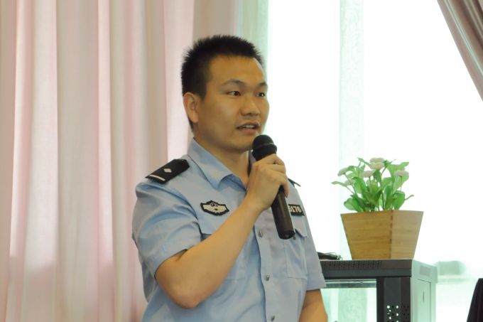 5900aed67b7f3.jpg 从化区指挥中心警官介绍ppt.jpg